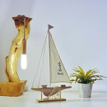 Candela, No 1 Apartment *