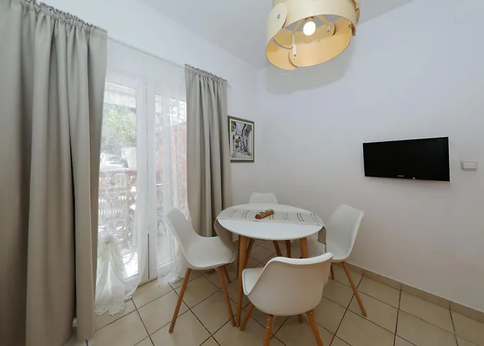 Candela, No 1 Apartment *