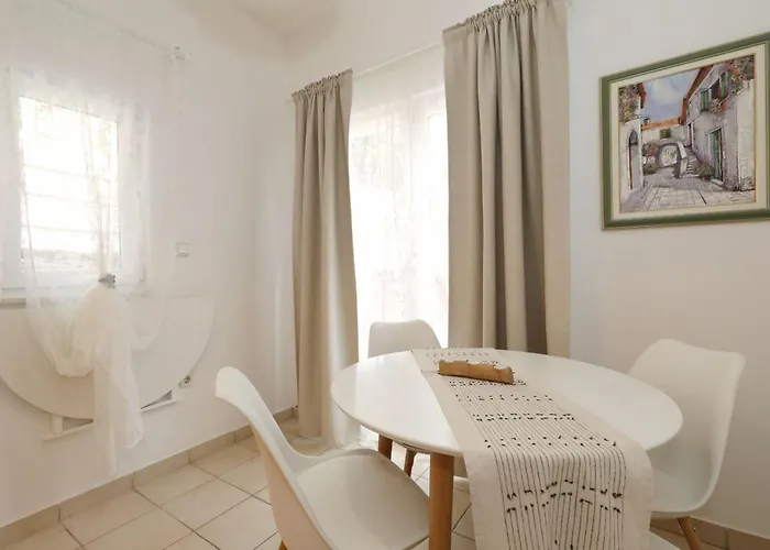 Apartment Candela, No 1 *